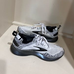 Womens Brooks Tennis Shoes